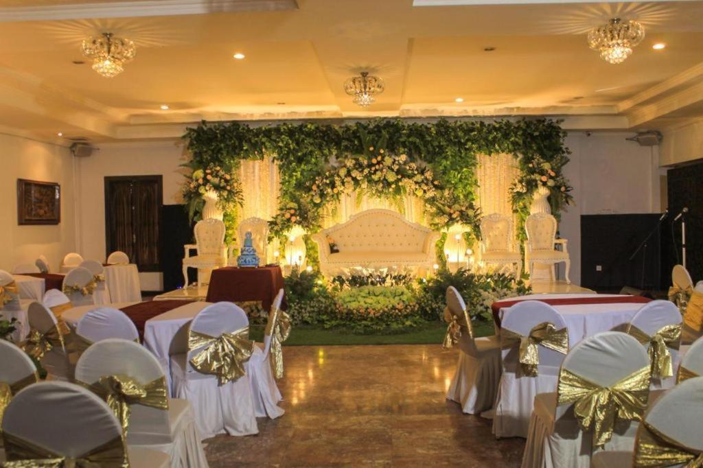 Hotel Merdeka Kediri Kediri  Εξωτερικό φωτογραφία