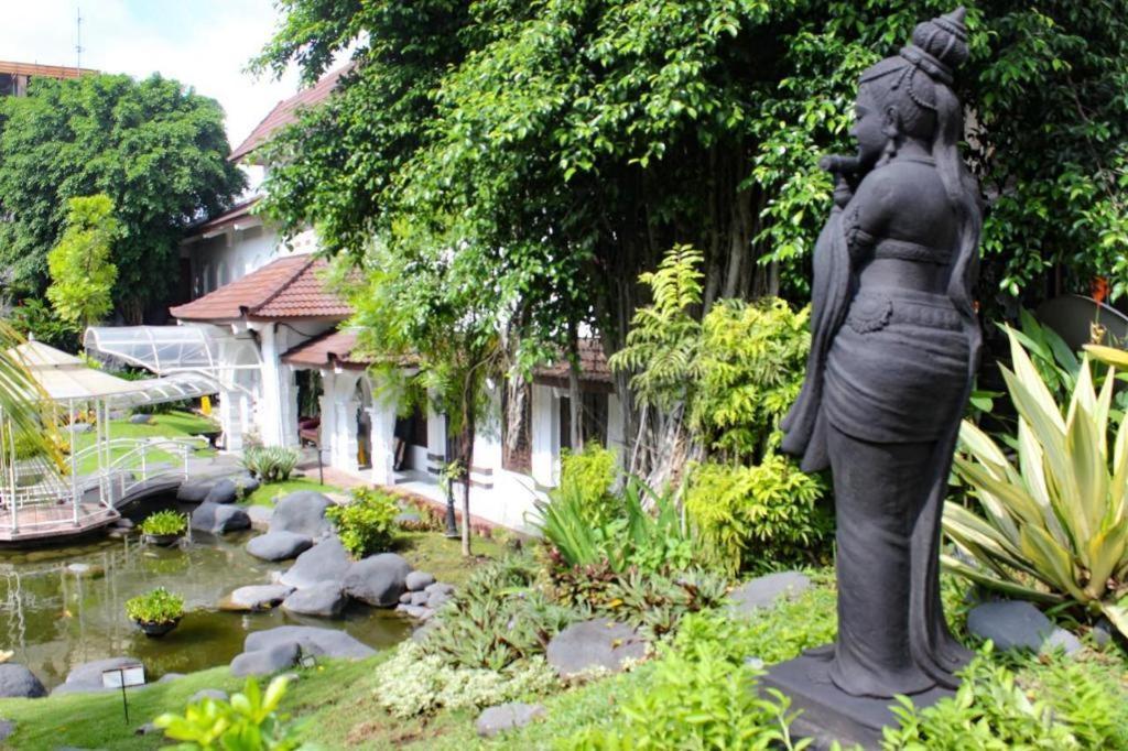 Hotel Merdeka Kediri Kediri  Εξωτερικό φωτογραφία