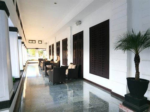 Hotel Merdeka Kediri Kediri  Εξωτερικό φωτογραφία
