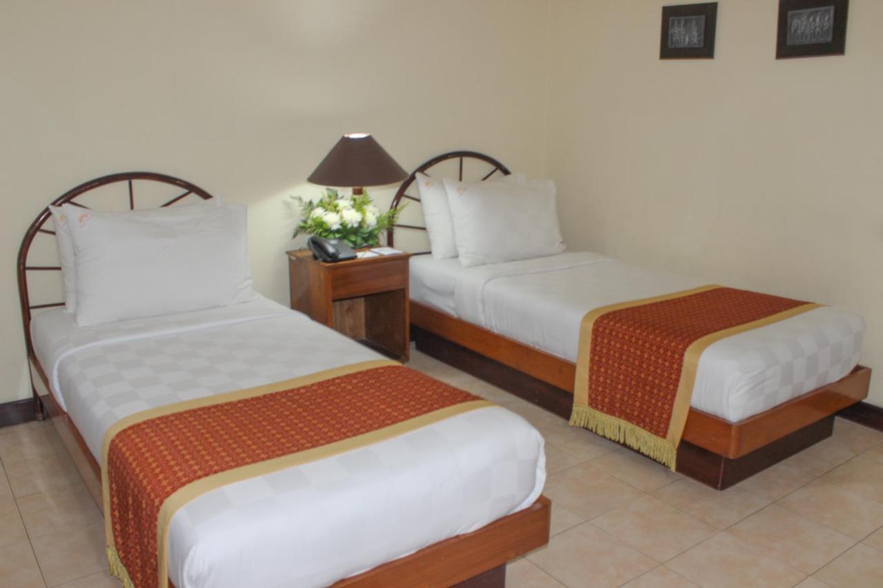 Hotel Merdeka Kediri Kediri  Εξωτερικό φωτογραφία