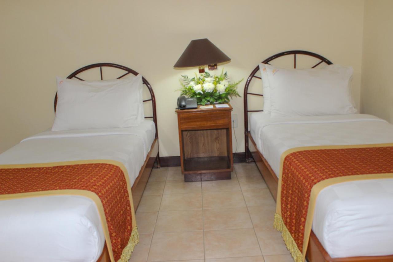 Hotel Merdeka Kediri Kediri  Εξωτερικό φωτογραφία