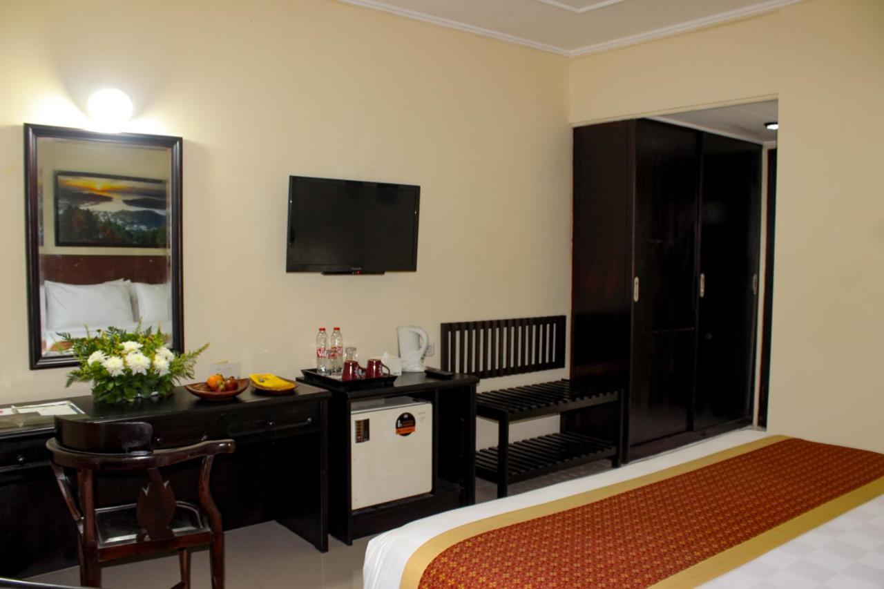Hotel Merdeka Kediri Kediri  Εξωτερικό φωτογραφία
