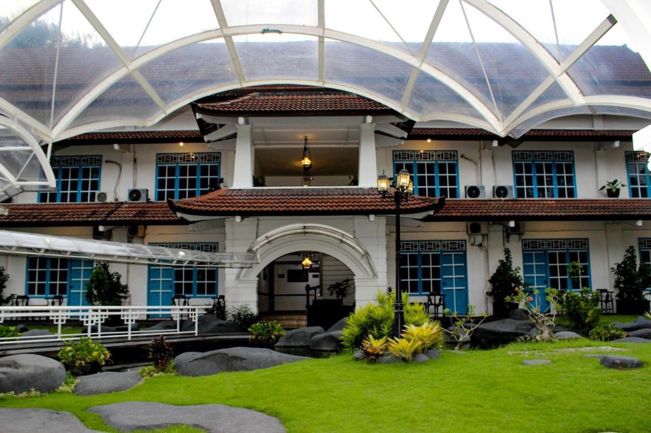 Hotel Merdeka Kediri Kediri  Εξωτερικό φωτογραφία