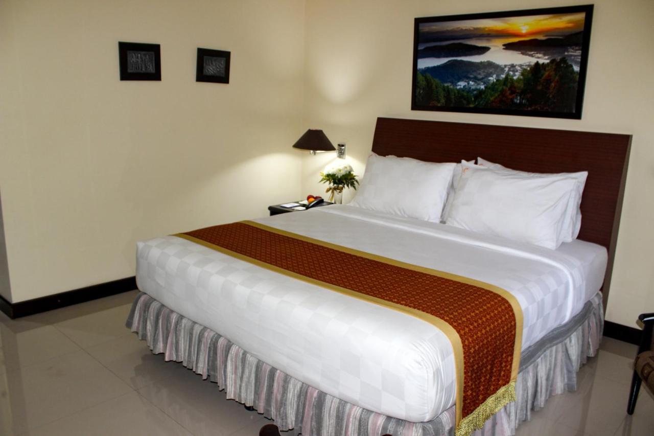 Hotel Merdeka Kediri Kediri  Εξωτερικό φωτογραφία