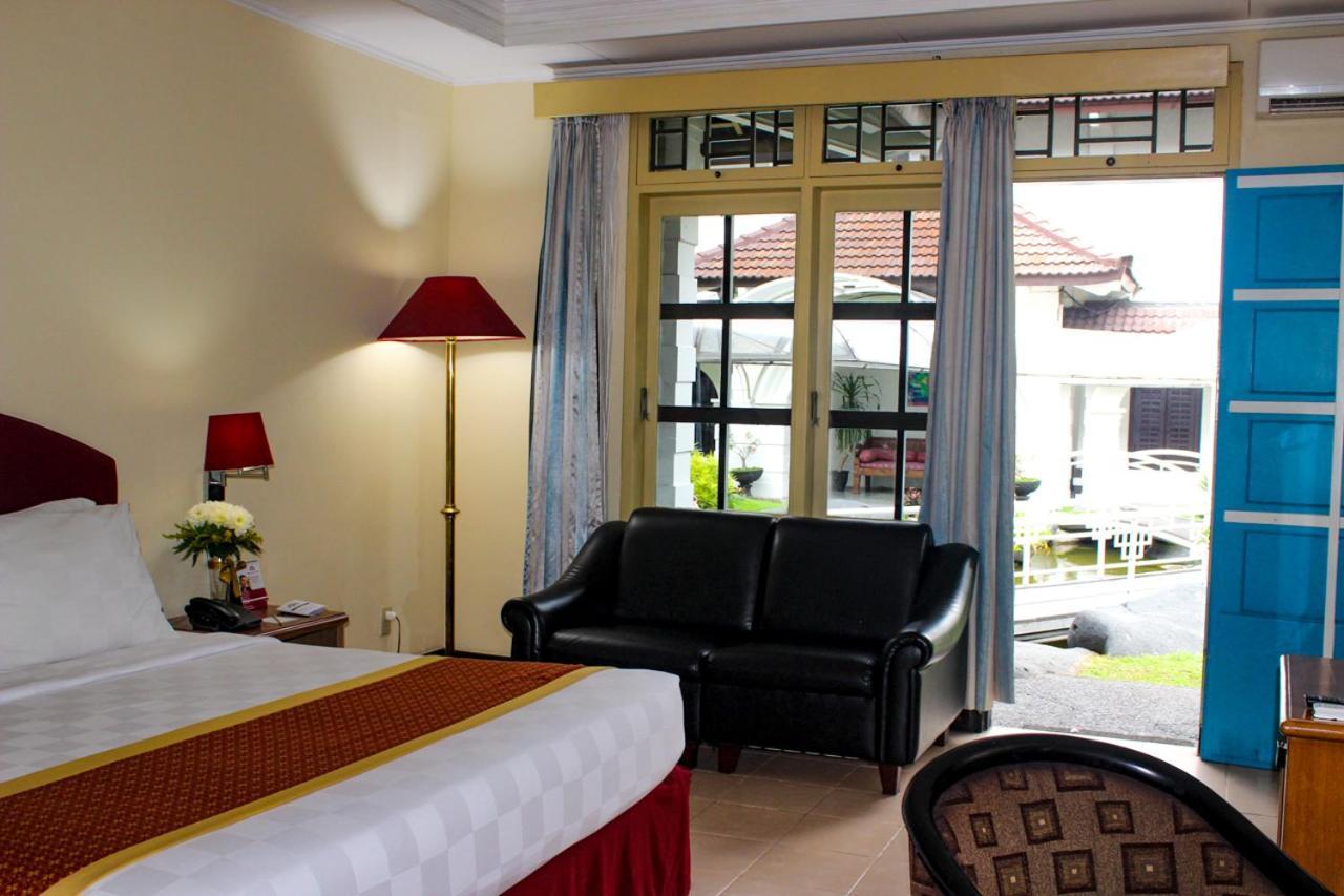Hotel Merdeka Kediri Kediri  Εξωτερικό φωτογραφία