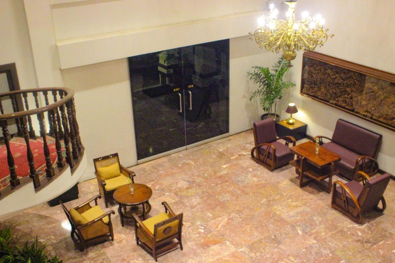 Hotel Merdeka Kediri Kediri  Εξωτερικό φωτογραφία