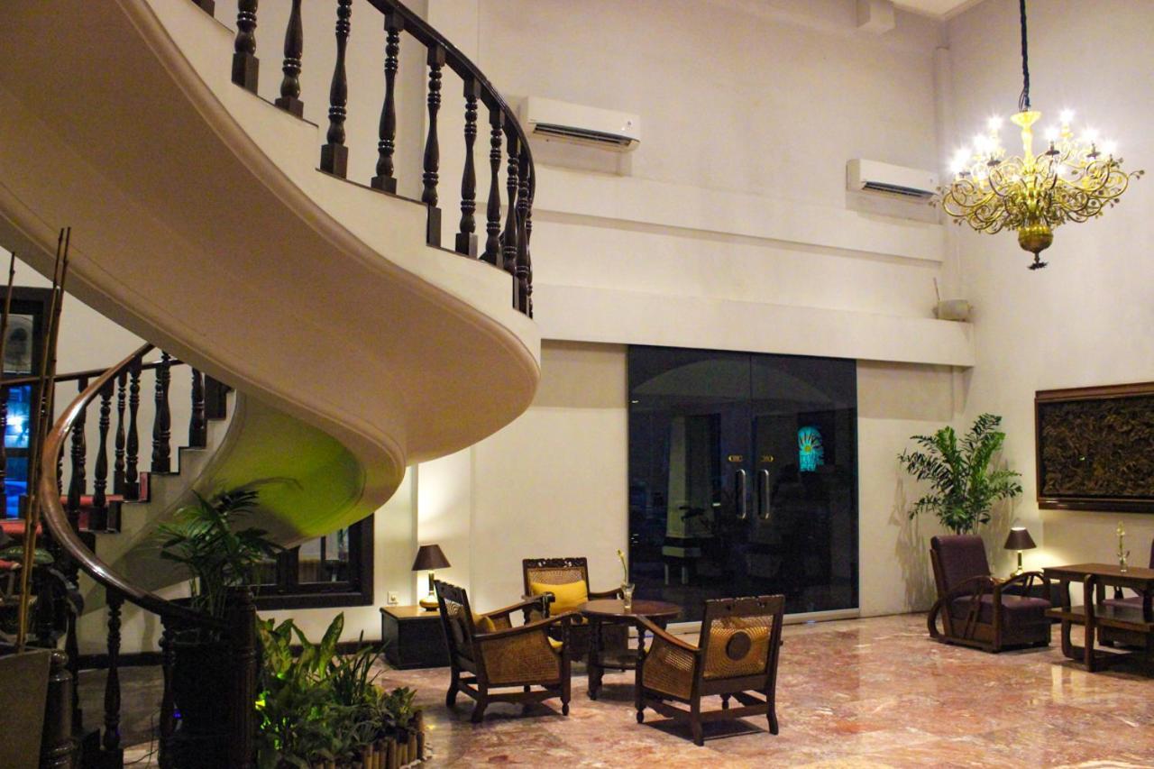 Hotel Merdeka Kediri Kediri  Εξωτερικό φωτογραφία