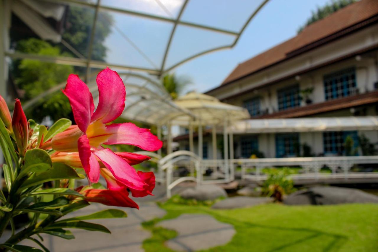 Hotel Merdeka Kediri Kediri  Εξωτερικό φωτογραφία