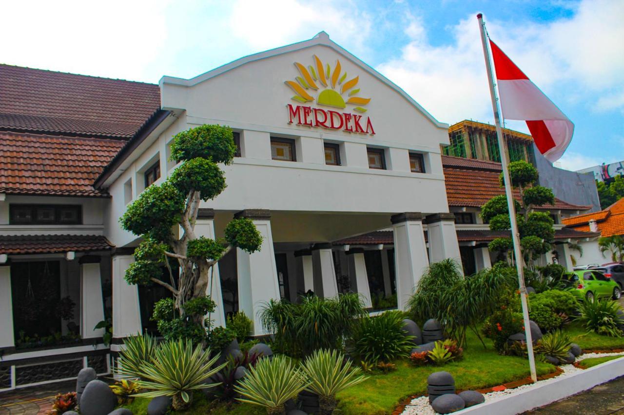 Hotel Merdeka Kediri Kediri  Εξωτερικό φωτογραφία