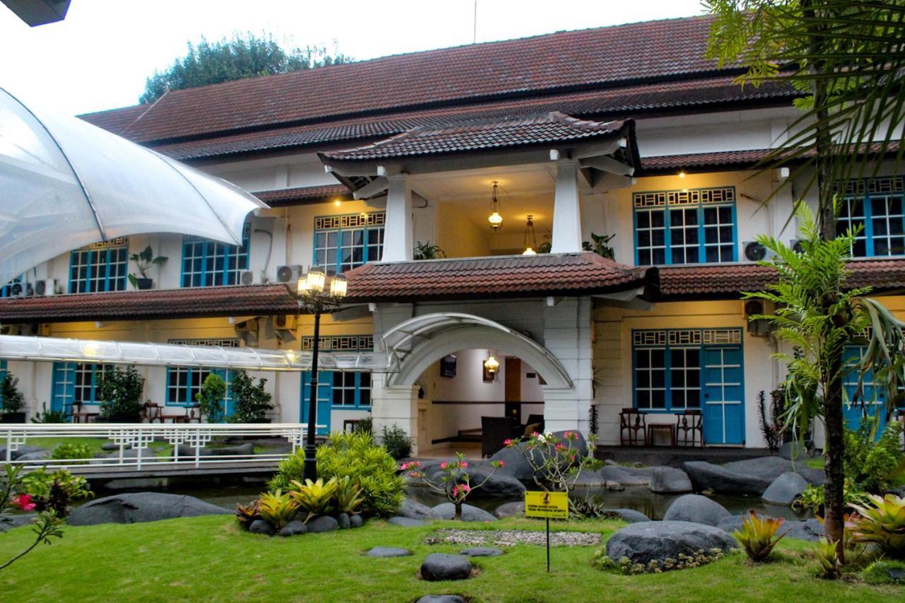 Hotel Merdeka Kediri Kediri  Εξωτερικό φωτογραφία