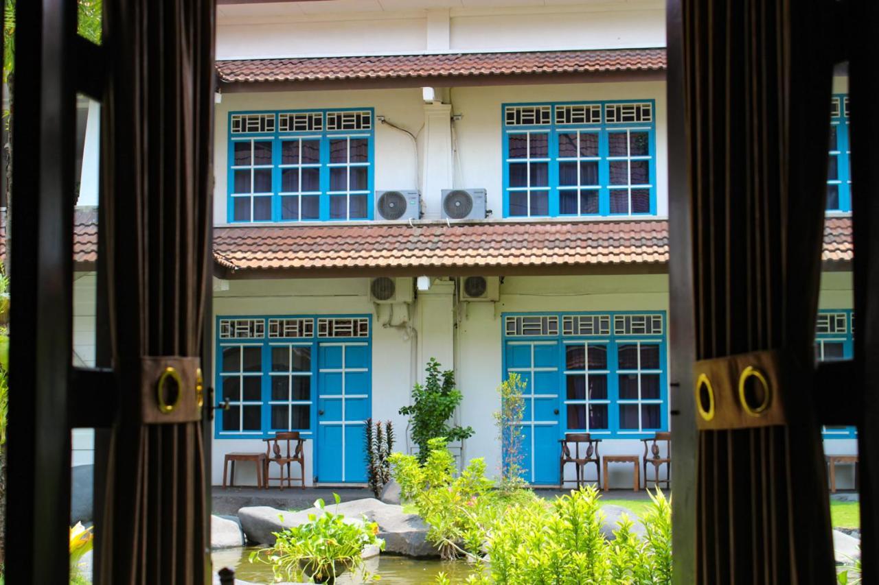 Hotel Merdeka Kediri Kediri  Εξωτερικό φωτογραφία