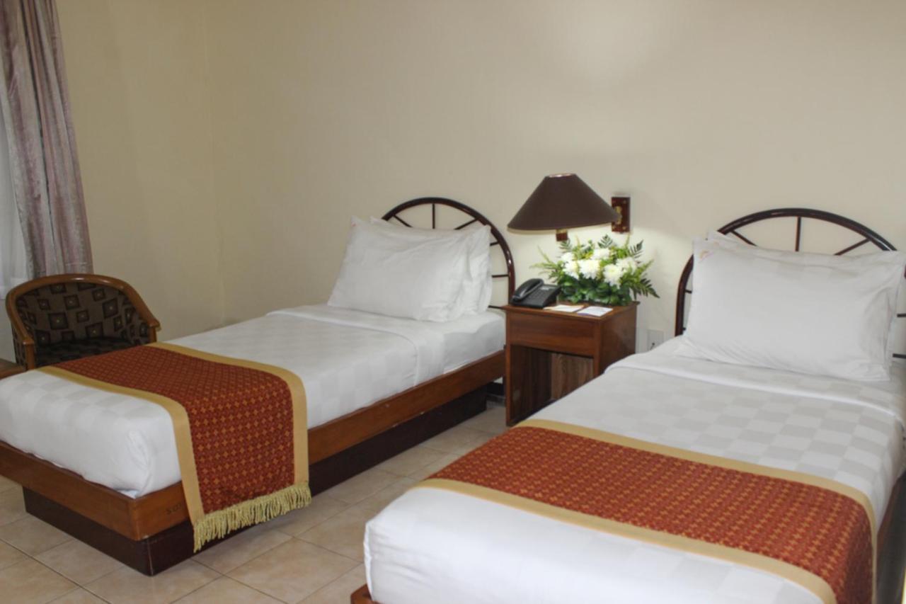 Hotel Merdeka Kediri Kediri  Εξωτερικό φωτογραφία